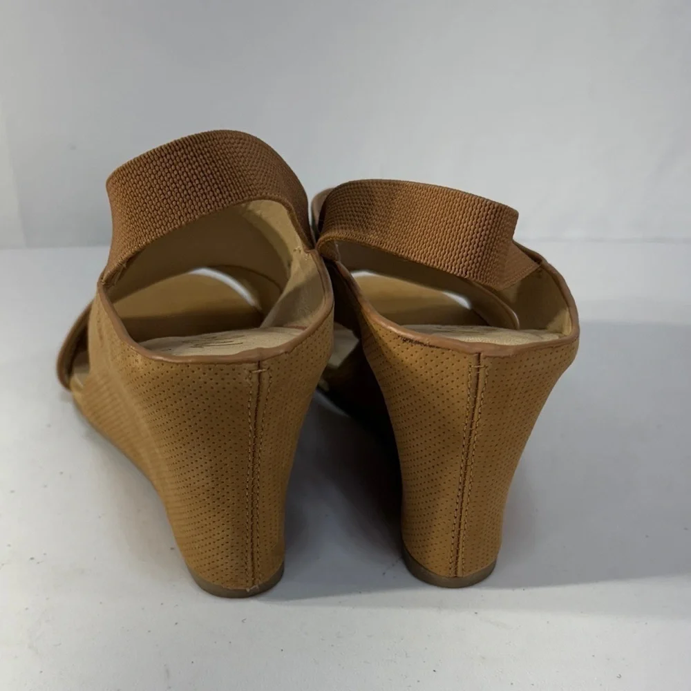 🥿 nwob Matisse Harlow Tan Perforated Wedge Sandals